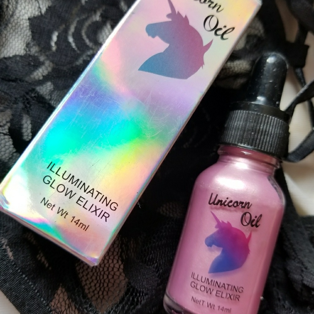 Unicorn oil liquid highlighter